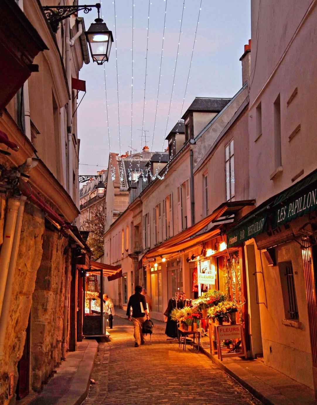 Rue Mouffetard - et lækkert marked i Latinerkvarteret - Paris.dk